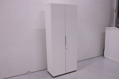 Thulema korkea valkoinen ovikaappi 197x80 - Suomen Kalustekeskus