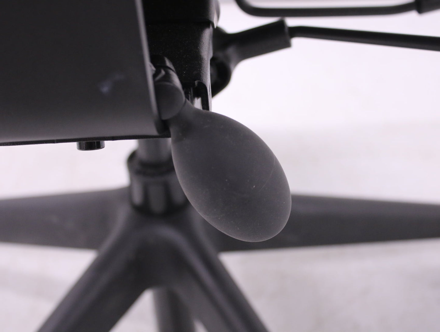 Uudelleenverhoitu Isku Step + työtuoli niskatuella - Suomen Kalustekeskus