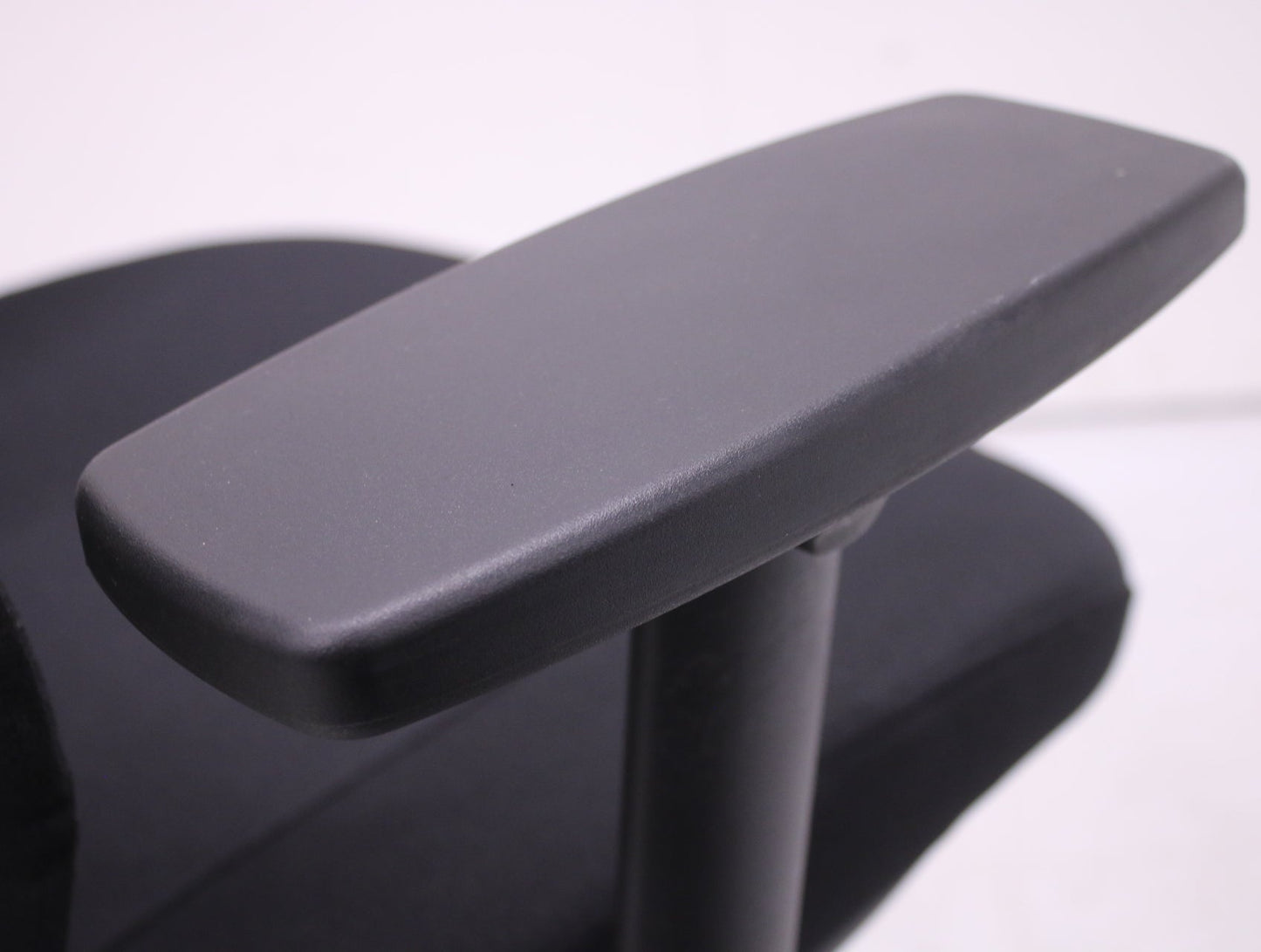 Uudelleenverhoitu Isku Step + työtuoli niskatuella - Suomen Kalustekeskus