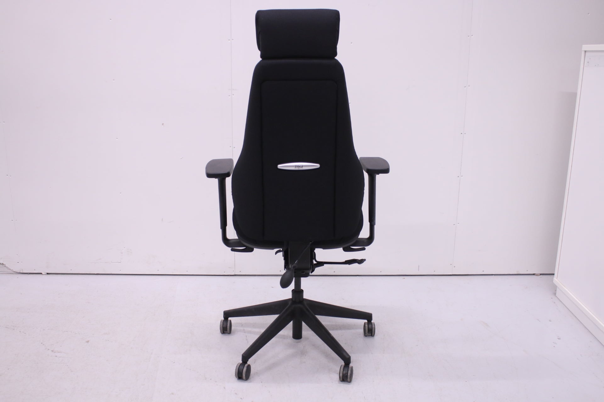 Uudelleenverhoitu Isku Step + työtuoli niskatuella - Suomen Kalustekeskus