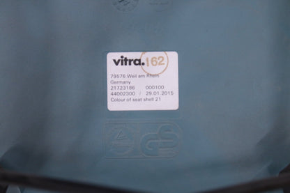 Vitra Eames Plastic Chair DSW – sininen / puujalat - Suomen Kalustekeskus