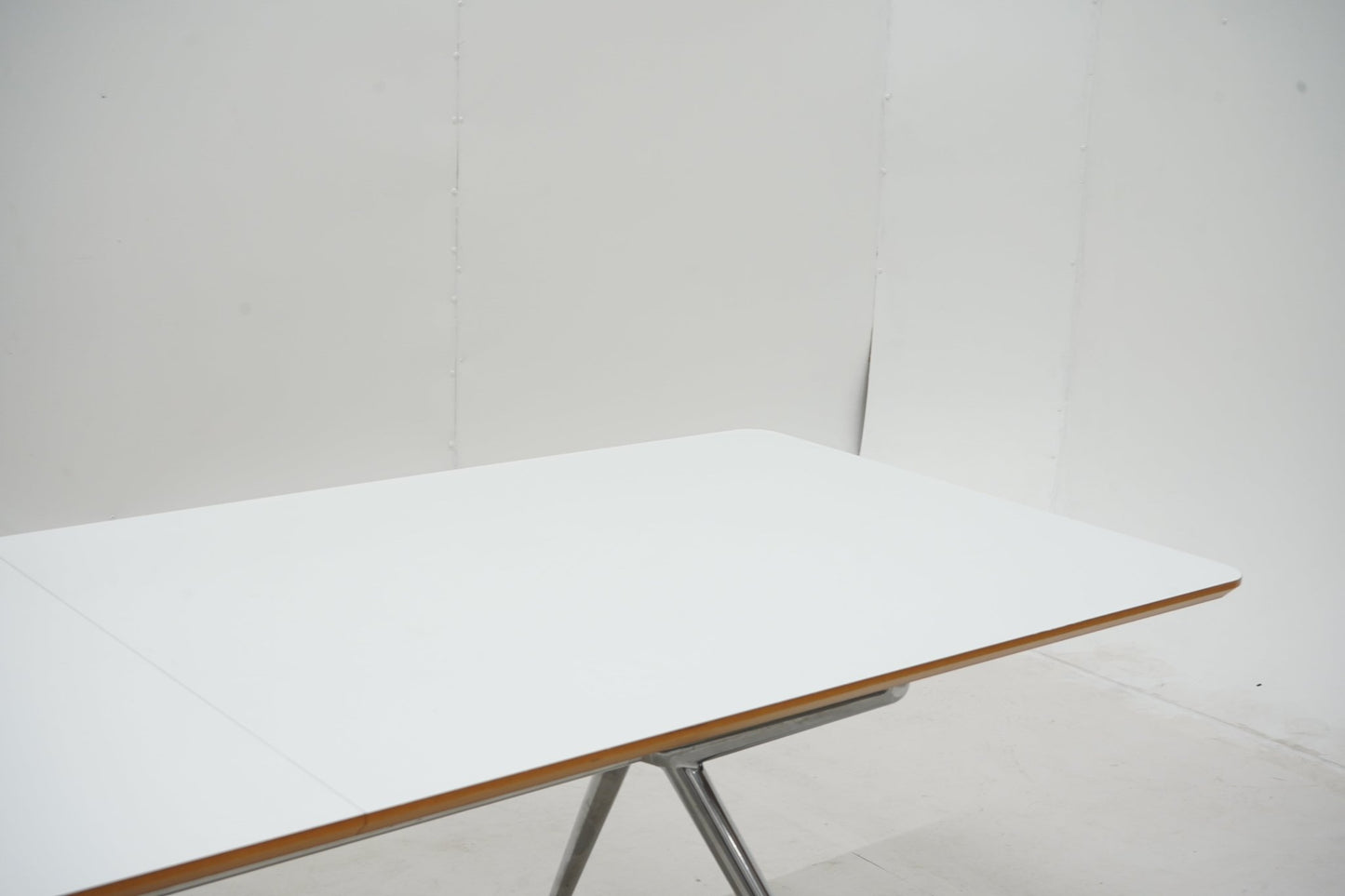 Wagner W-neuvottelupöytä 240x90, krominen / valkoinen - Suomen Kalustekeskus