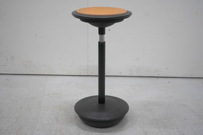 Wilkhahn Stitz - tasapainotuoli - korkki/musta - Suomen Kalustekeskus