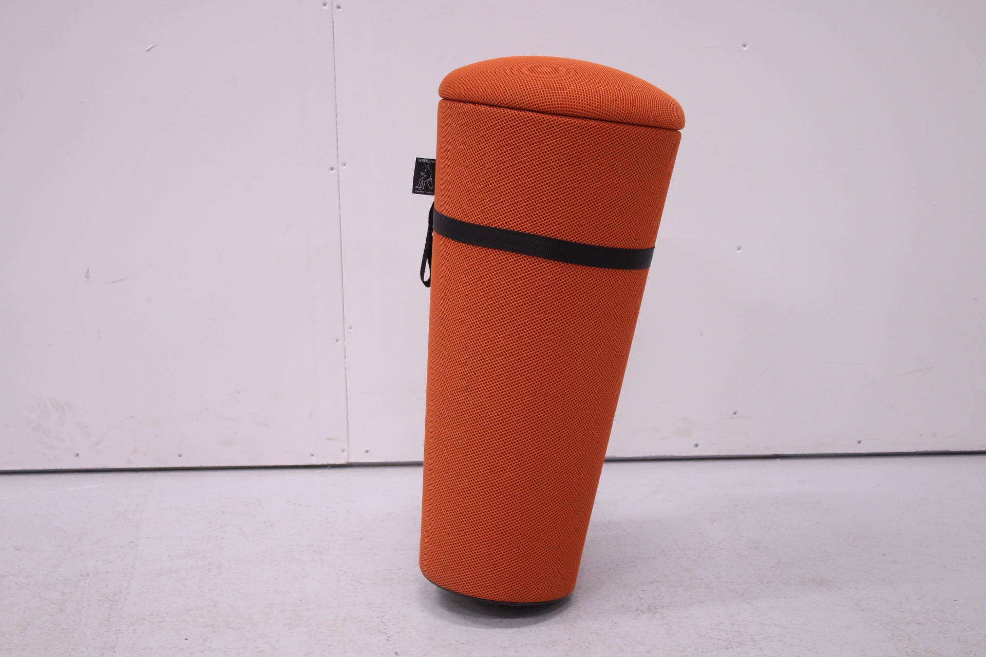 Wilkhan Stand - Up jakkara, oranssi - Suomen Kalustekeskus