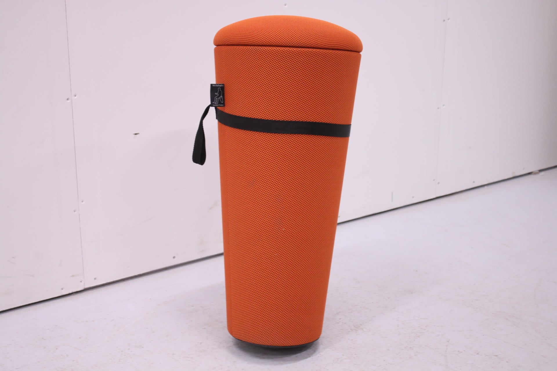 Wilkhan Stand - Up jakkara, oranssi - Suomen Kalustekeskus