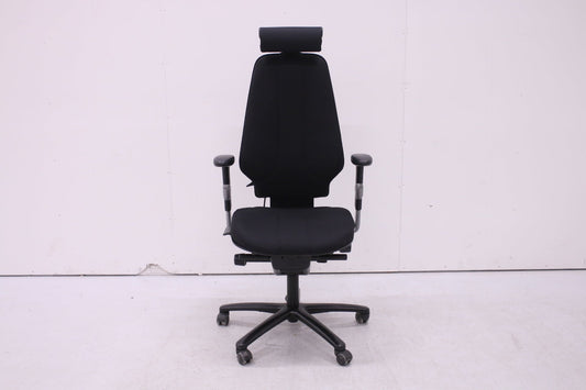 Ympäriverhoiltu Martela Logic 400 musta, uudelleenverhoiltu - Suomen Kalustekeskus