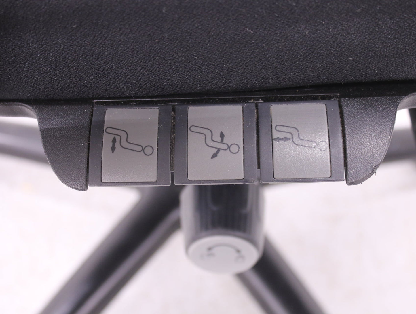 Ympäriverhoiltu Martela Logic 400 musta, uudelleenverhoiltu - Suomen Kalustekeskus