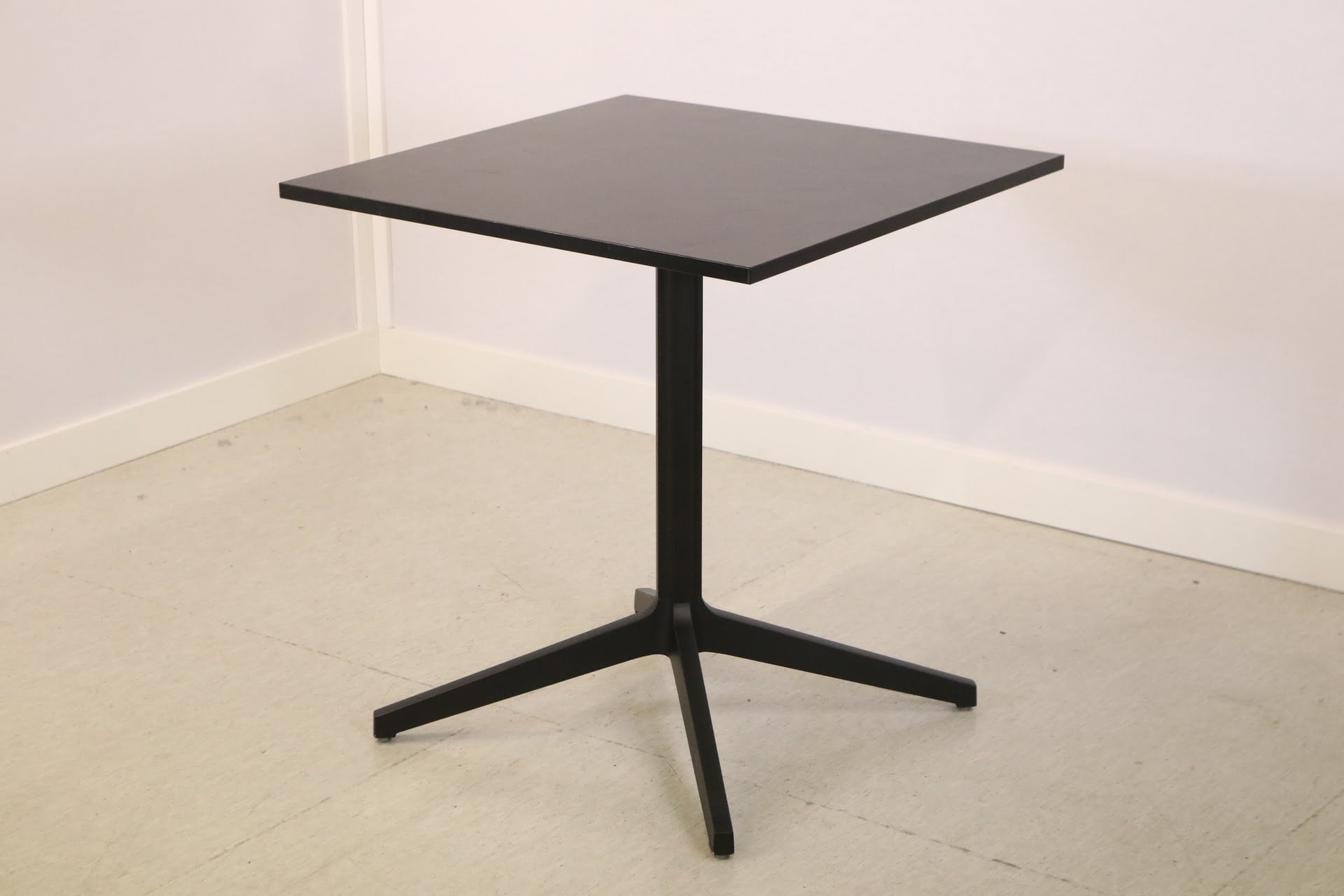 Ypsilon pöytä - Suomen Kalustekeskus