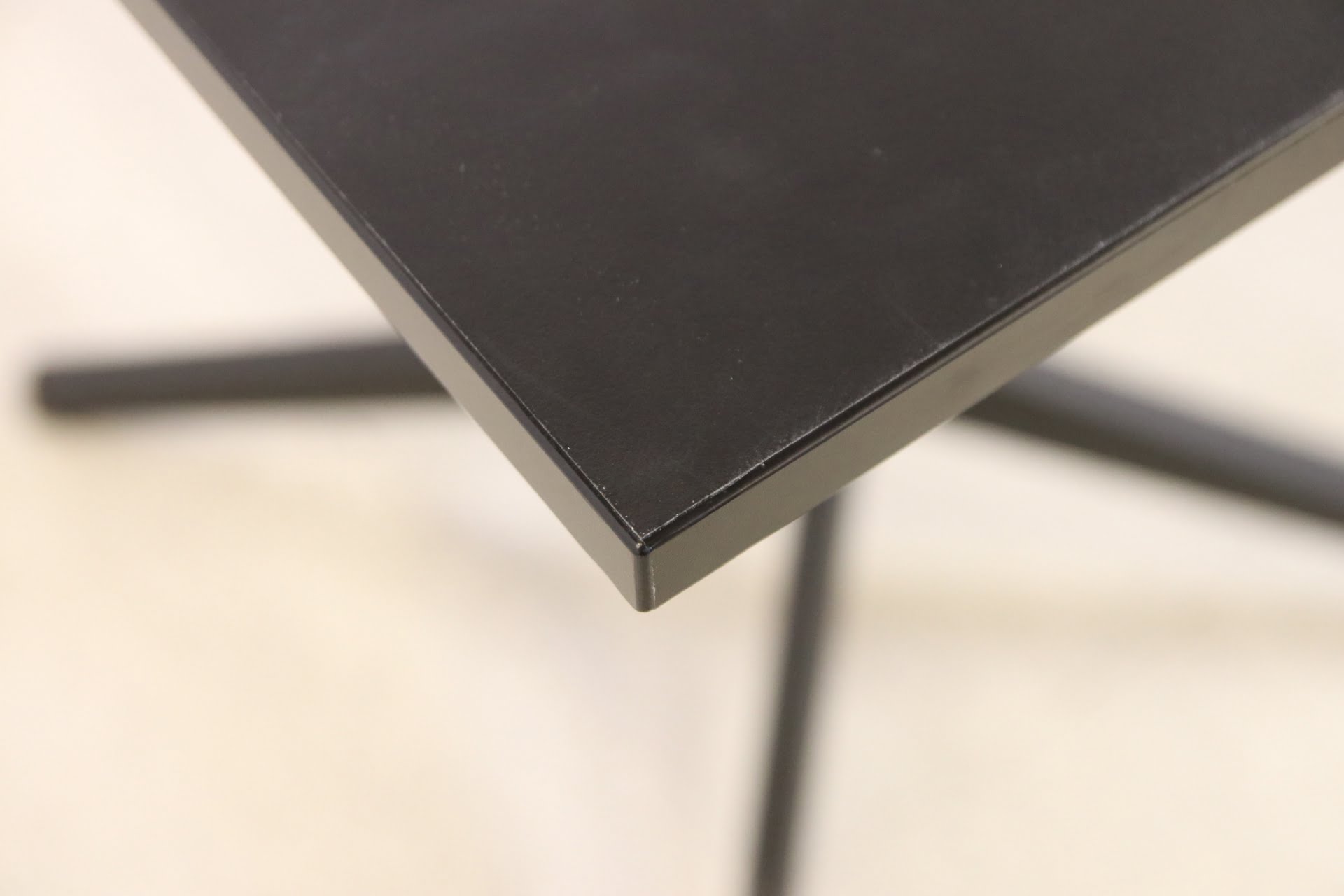 Ypsilon pöytä - Suomen Kalustekeskus