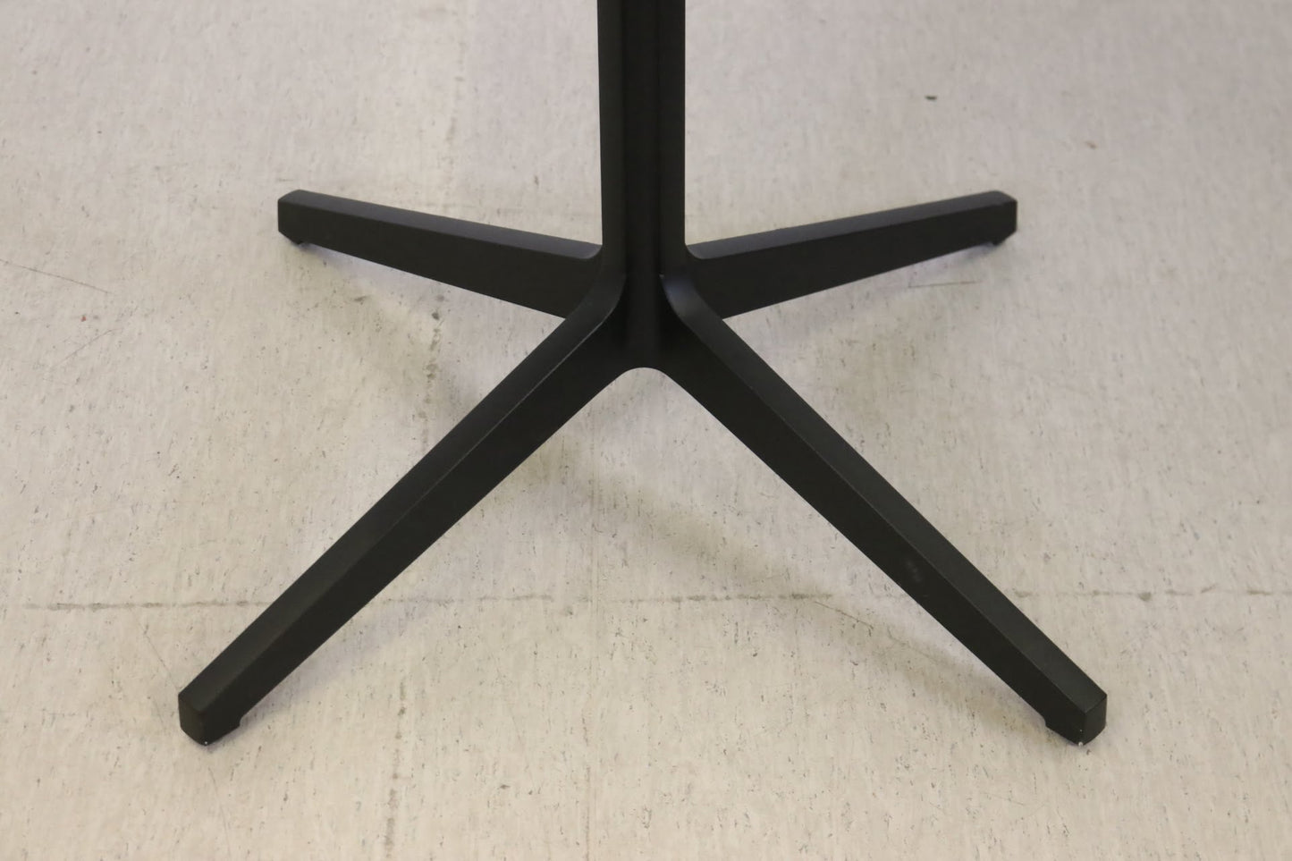 Ypsilon pöytä - Suomen Kalustekeskus